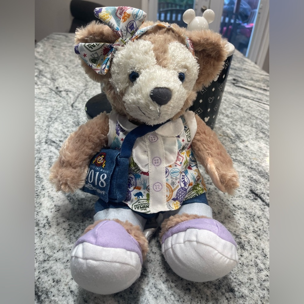 Disney Duffy and friends Shellie May plush bear dated 2018 LIKE NEW